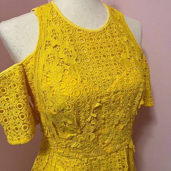 Boohoo Cold Shoulder High Neck Yellow Lace Dress Size 8 - Picture 6 of 6